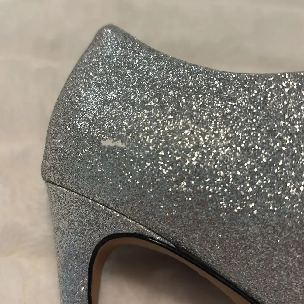 Vince Camuto Metseya silver glitter pointed toe party stiletto bootie heels 5.5